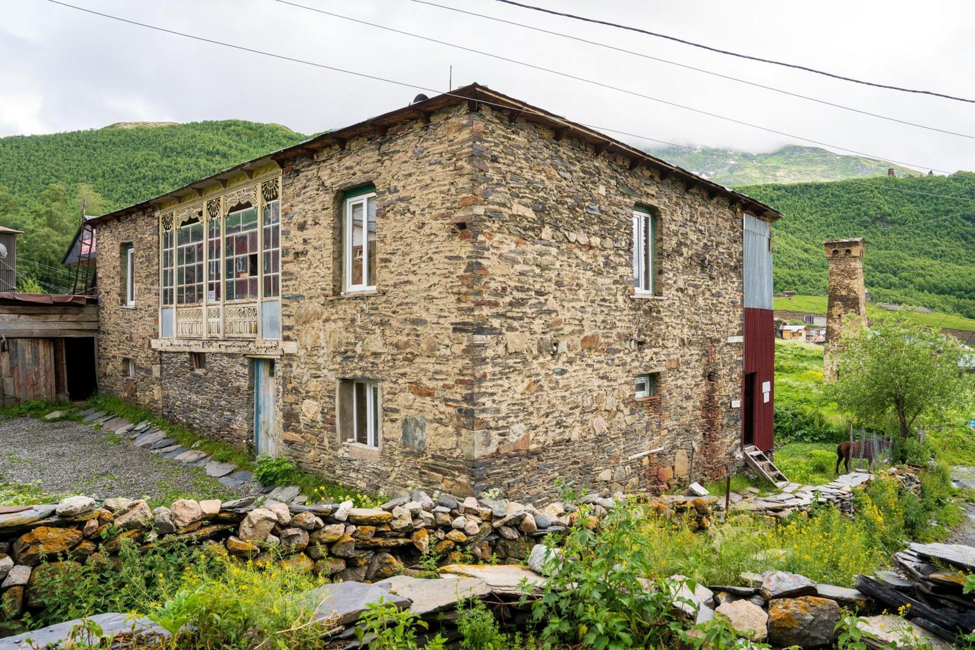 Guesthouse Svani Ushguli Exteriör bild